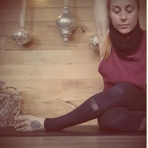 Alo yoga Frost Winter Vest fleece sherpa lined funnel neck heathered burgundy M